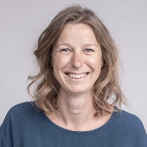 En smilende Lotte Hartmeyer, psykomotorisk terapeut